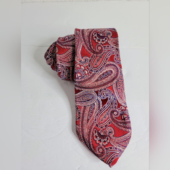 Michael Kors Necktie Red w All Over Paisley Pattern, 100% Silk Tie - Picture 2 of 8